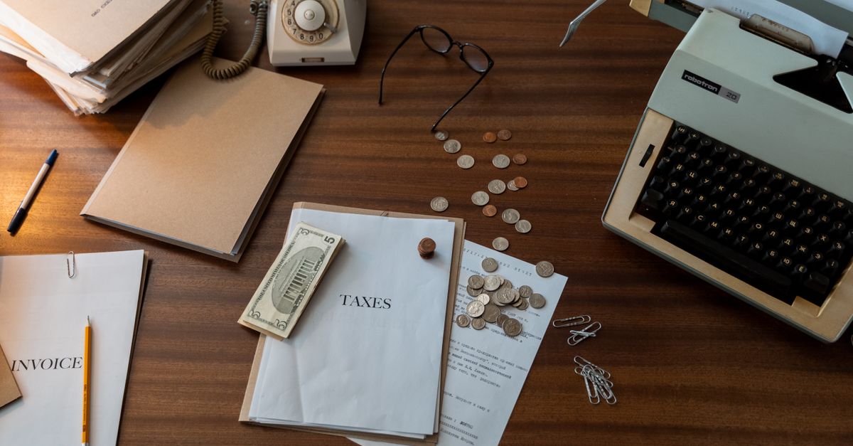 Vintage workspace with typewriter, documents, and telephone on a wooden desk, evoking a classic office setting. — illustrating recept maker